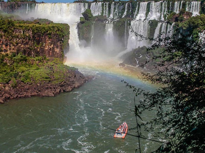 The horseshoe of the falls from above, a boat small on the river
