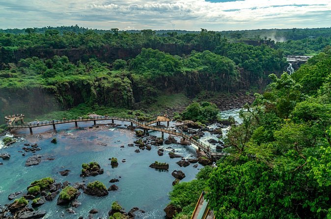 The Iguazu River spreading out above the falls
